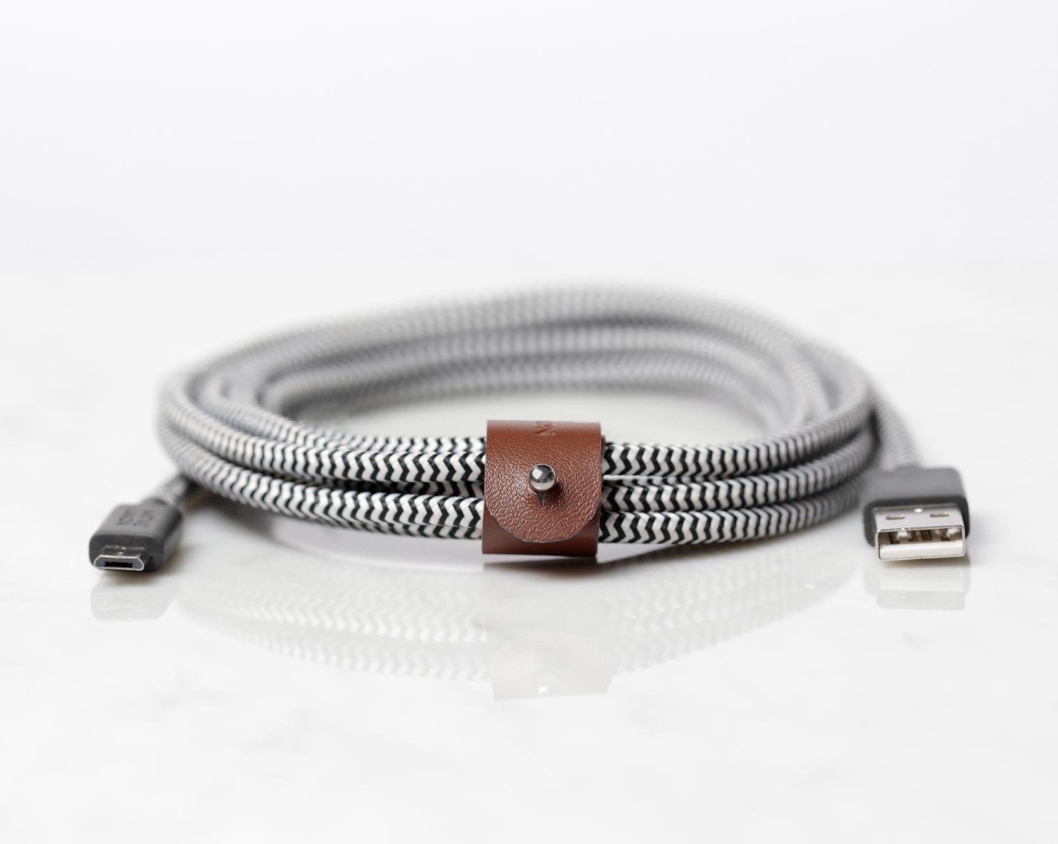 BELT — красивый и надежный lightning-кабель, который точно не порвется